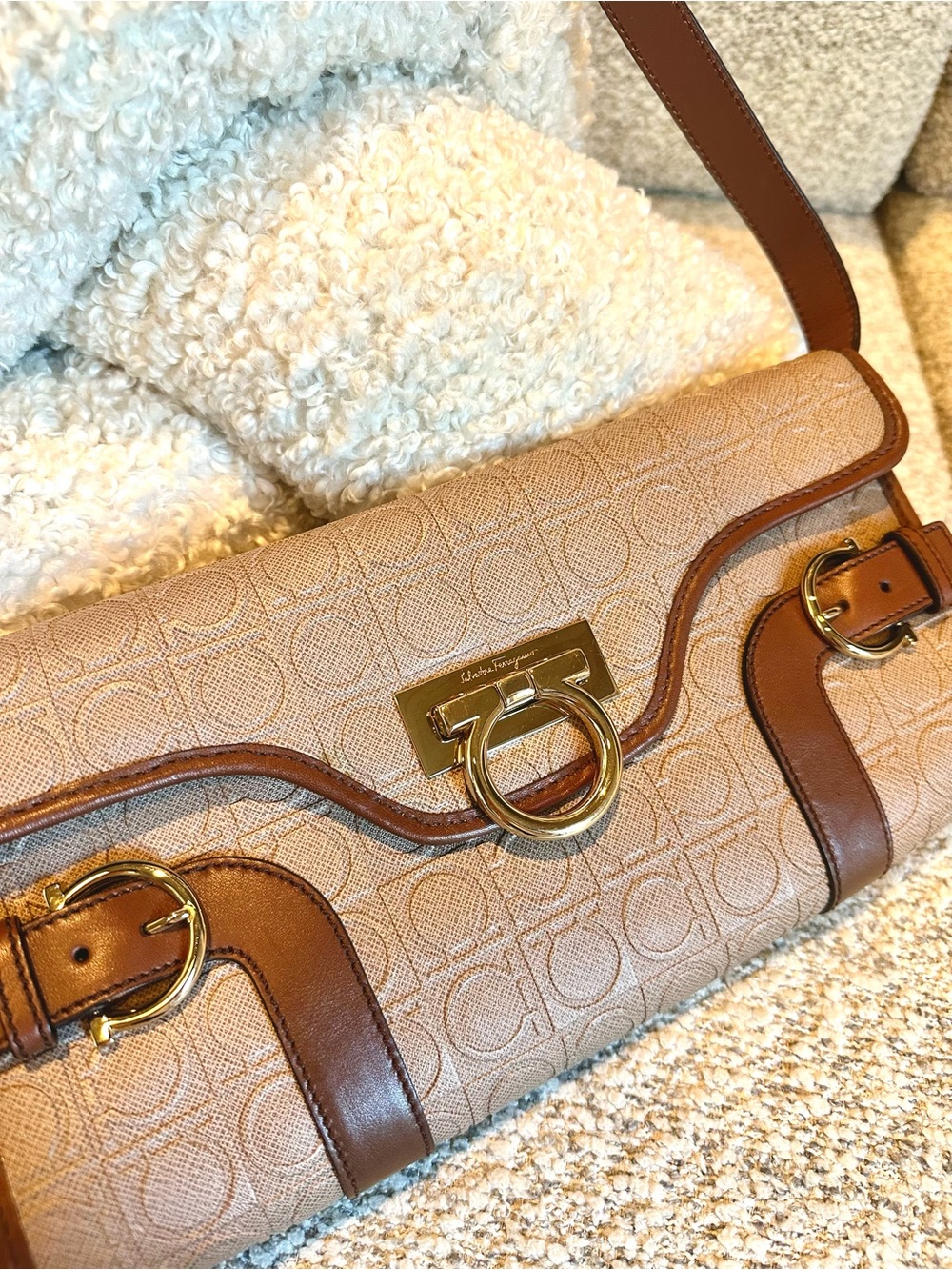 Like NEW! Salvatore Ferragamo Gancini Brown Bag - Converts to a Clutch! - Picture 4 of 16